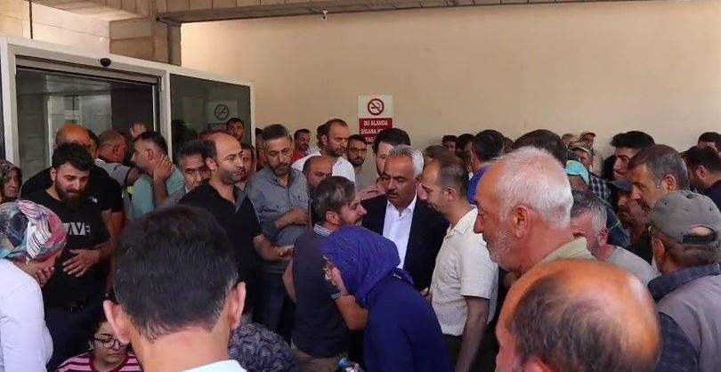 Yakınları Hastane Önü Nde