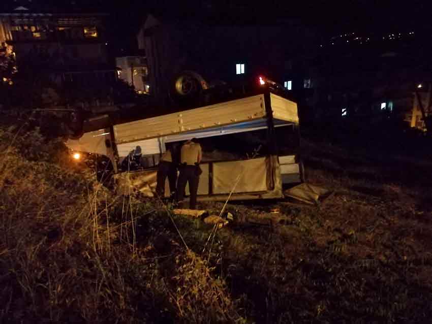 Zonguldak'ya Kamyonet Takla Attı1