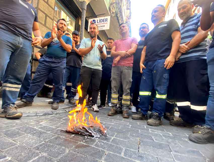 Gmis Önünde Alevli Mesaj 1