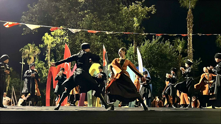 Gürcü Dans Topluluğu (2)
