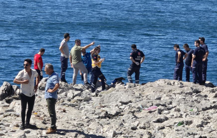 Liman Arkasında Kadın 11