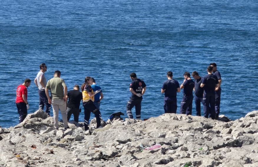 Liman Arkasında Kadın 12