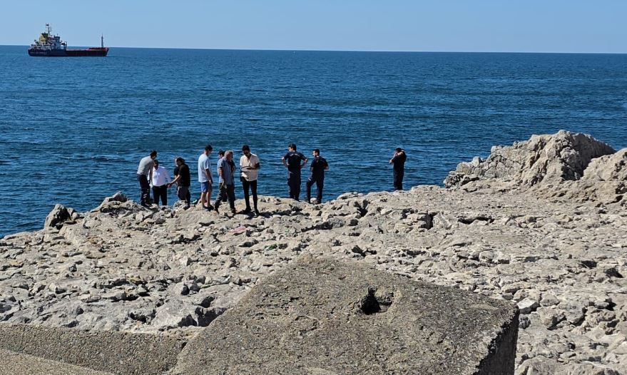 Liman Arkasında Kadın 13