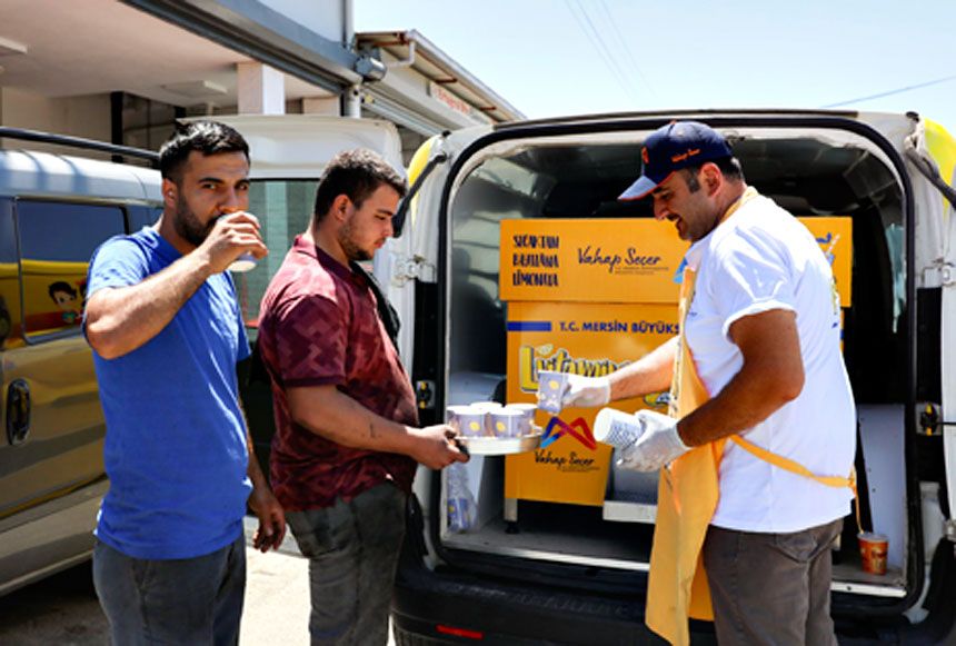 Mersin'de Emekçilere 120 Bin Bardak Limonata Dağıtıldı (2)
