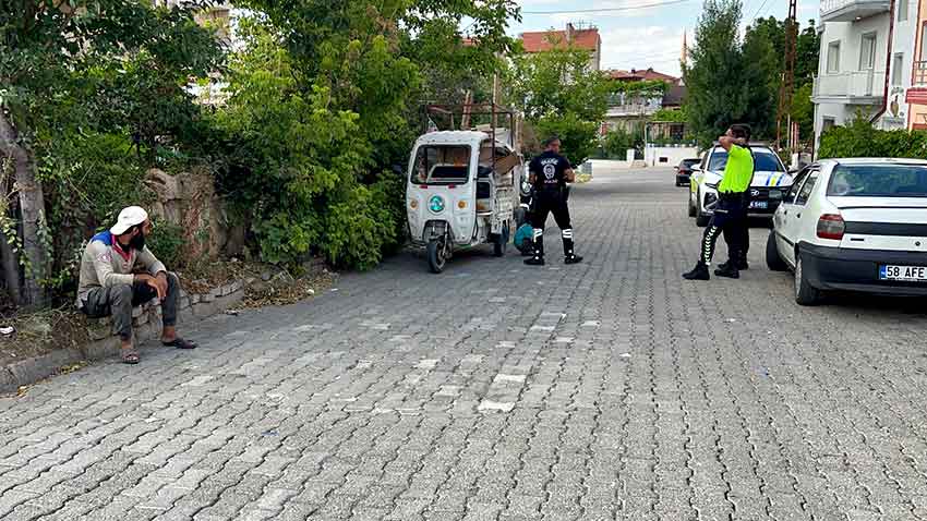 P O L I S E Y A K A L A N I N C A N A M A Z A D U R A N M O T O S I K L 796103 235616