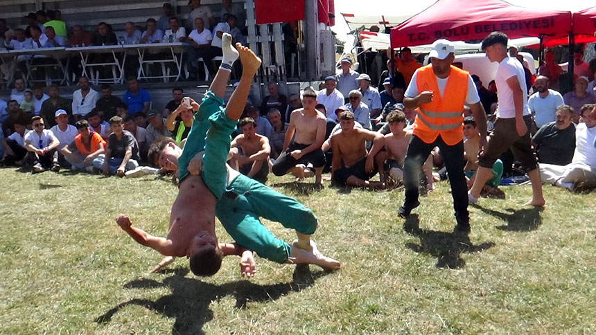 Pehlivan Rakibini Karıştırdı, Er Meydanı Kahkahaya Boğuldu (1)