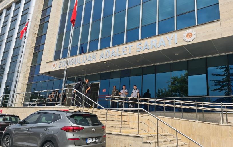 6 Şüpheli Adliyede 1