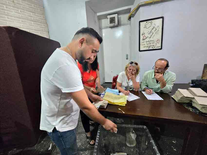 Efc01758 81Be 40C1 80E8 31E8Ef8177Af