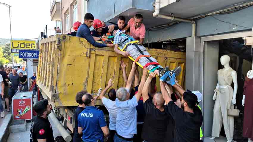 F R E N I B O S A L A N H A F R I Y A T K A M Y O N U I S Y E R I N E 869244 258094