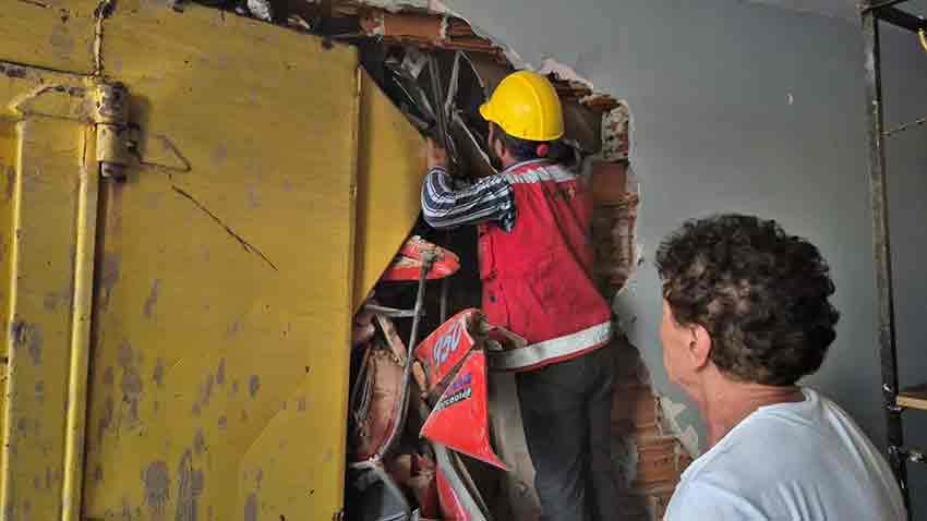 F R E N I B O S A L A N H A F R I Y A T K A M Y O N U I S Y E R I N E 869246 258094