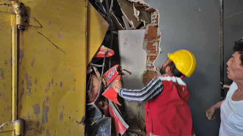 F R E N I B O S A L A N H A F R I Y A T K A M Y O N U I S Y E R I N E 869247 258094