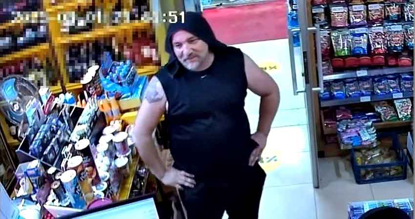 Gülerken Öldü (2)