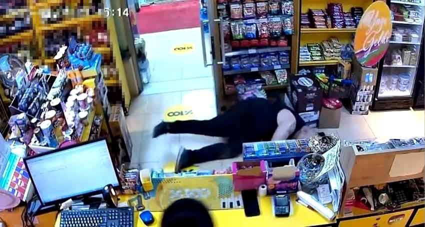 Gülerken Öldü (3)