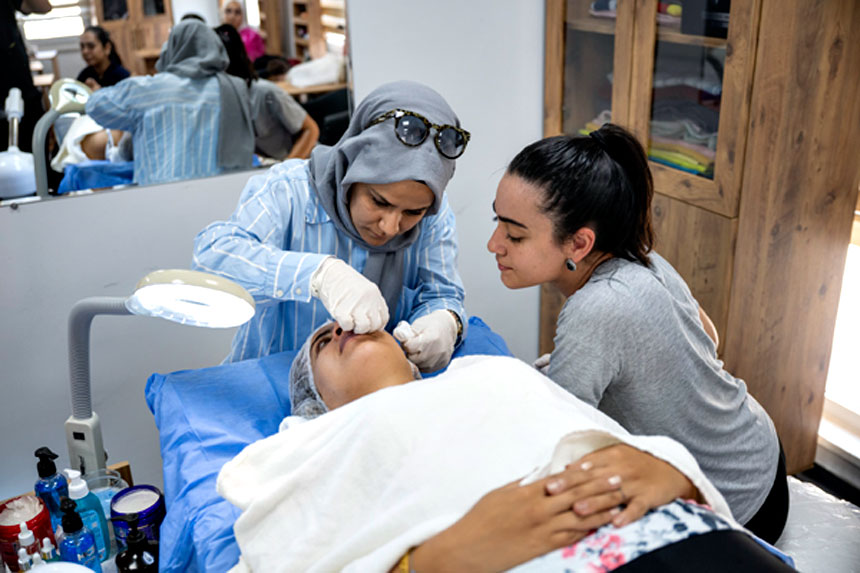 Mersin'de Kadınlar Cilt Bakımı Kursuyla Meslek Sahibi Oluyor (2)