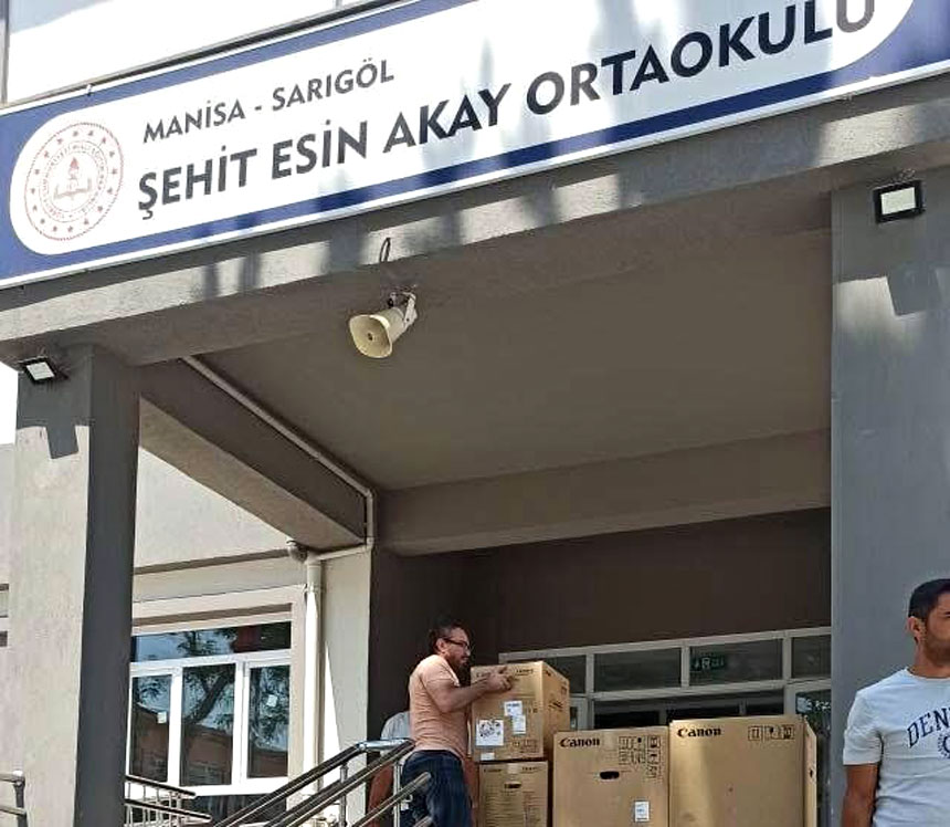 Sarıgöl'de Yapımı Tamamlanan Iki Okula Yeni Araçlar Gönderildi (2)