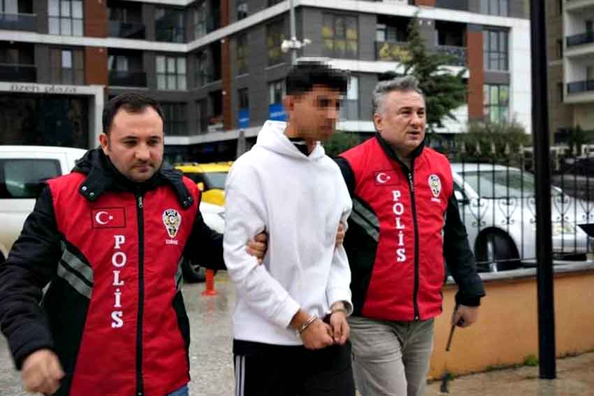 30 Saniyede 30 Bıçak Darbesi (2)