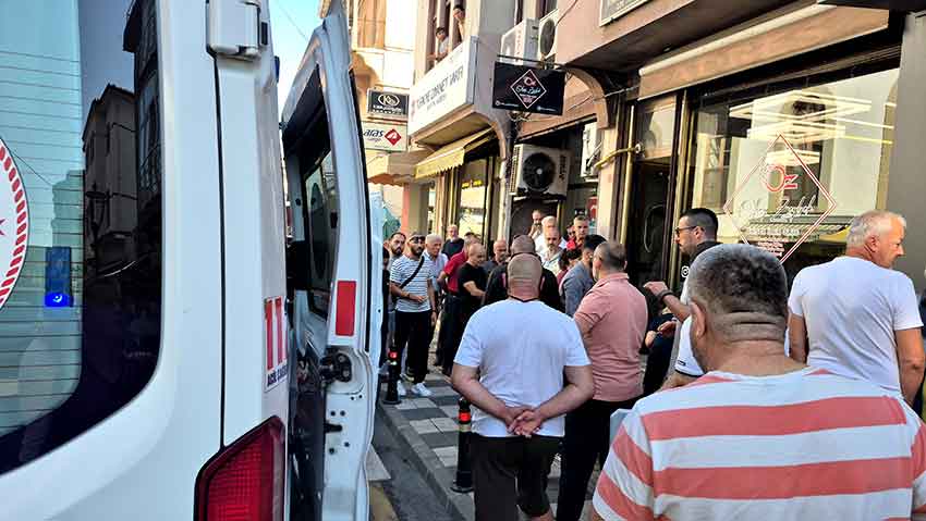 Bartında Berberde Husumetlilerini Vurdu (1)