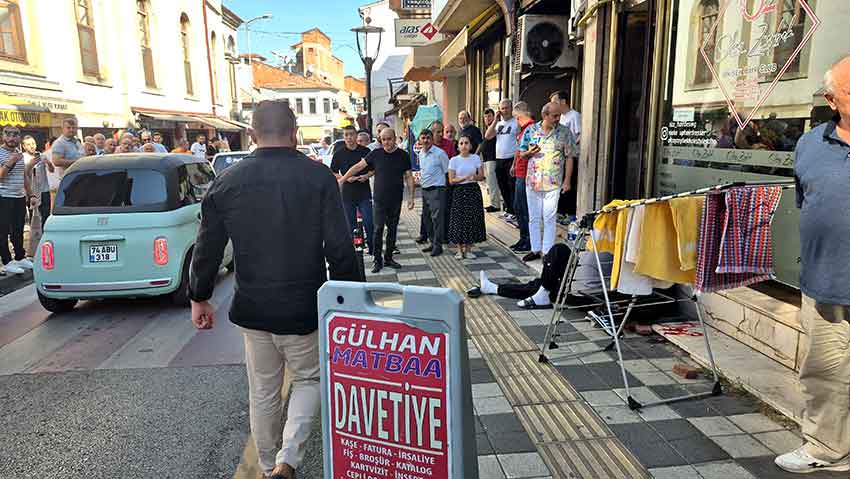 Bartında Berberde Husumetlilerini Vurdu (3)