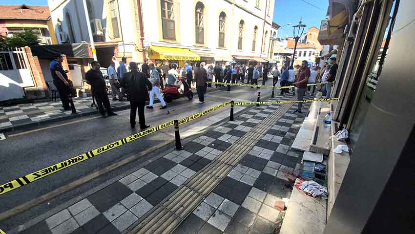 Bartında Berberde Husumetlilerini Vurdu (4)