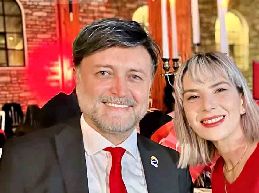 Atinç Kayinova Yeni̇ Saç Sti̇li̇yle Gündemde1