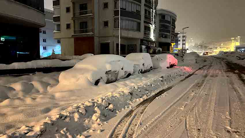 A R A Ç L A R K A R A L T I N D A A D E T A K A Y B O L D U (4)