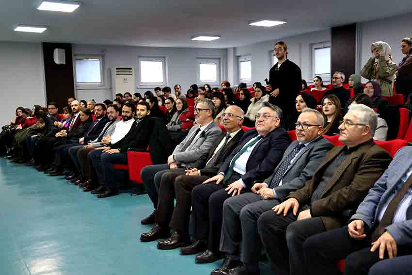 B E U N’da Dede Korkut Konferansı (3)