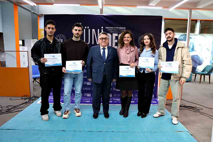 Beun Öğrenci Toplulukları Üni̇des Başarısını Sertifikayla Taçlandırdı (3)