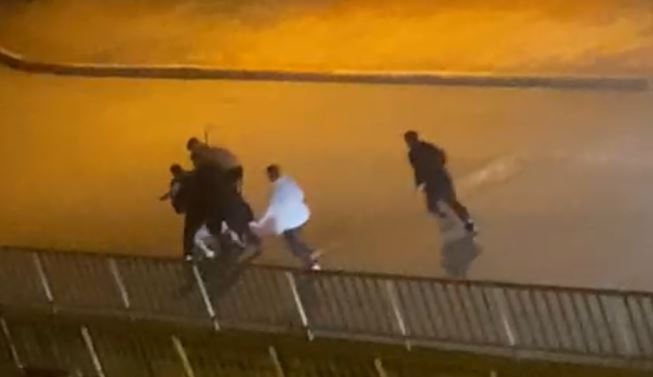 Dört Ki̇şi̇ Bi̇r Ki̇şi̇ Tarafindan 2