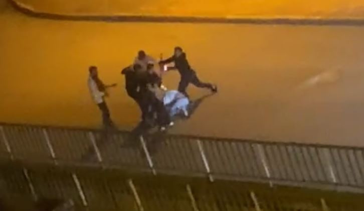 Dört Ki̇şi̇ Bi̇r Ki̇şi̇ Tarafindan 3