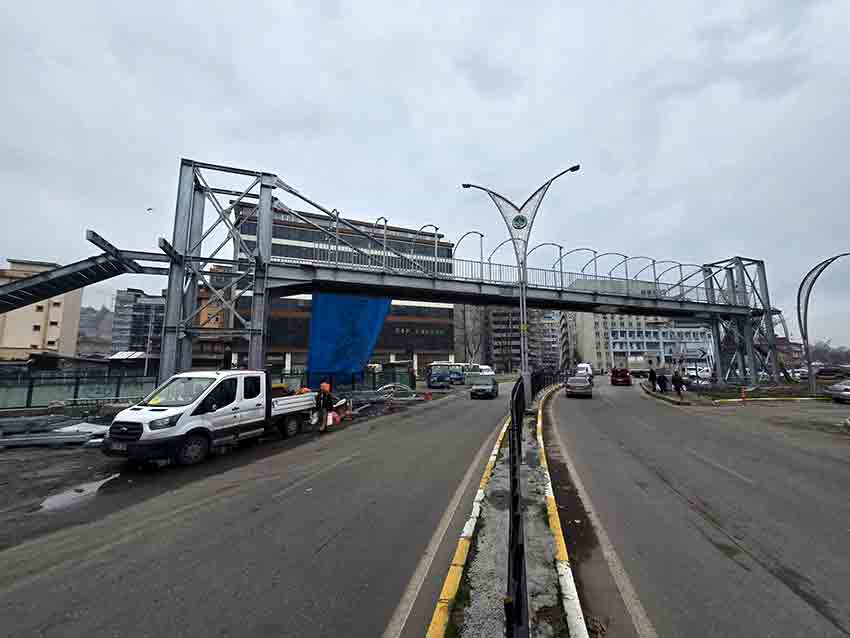 İki̇nci̇ Üst Geçi̇tte Çalişma Sürüyor (2)