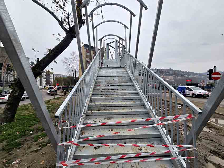 İki̇nci̇ Üst Geçi̇tte Çalişma Sürüyor (4)