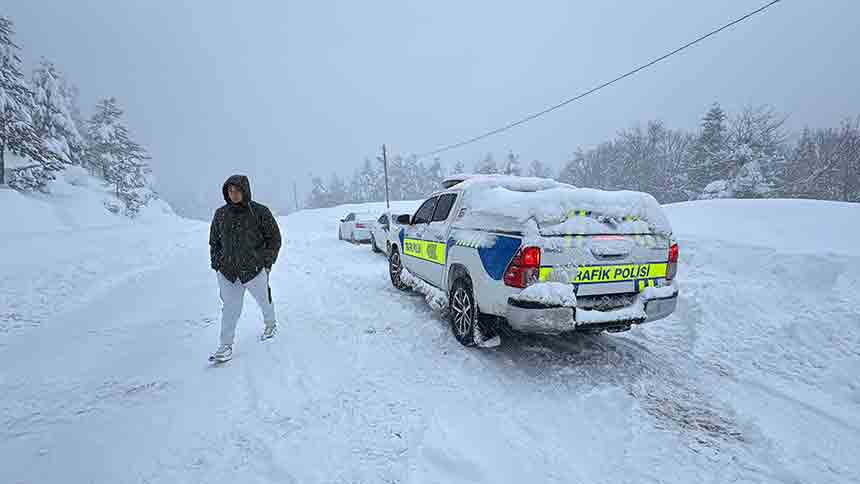 Karabük Bartin Yolunda Kar Kalinliği (3)