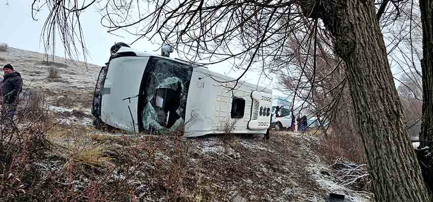 Öğrenci̇ Servi̇si̇ Yan Yatti 14'Ü Öğrenci̇ 15 Ki̇şi̇ Yaralandi1 (1)