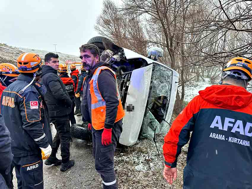 Öğrenci̇ Servi̇si̇ Yan Yatti 14'Ü Öğrenci̇ 15 Ki̇şi̇ Yaralandi1 (2)