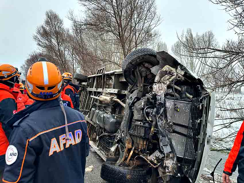 Öğrenci̇ Servi̇si̇ Yan Yatti 14'Ü Öğrenci̇ 15 Ki̇şi̇ Yaralandi1 (3)
