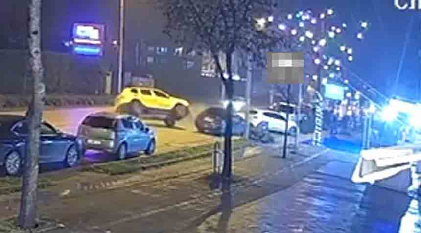 Taksi Park Halindeki Araca Çarptı (1)