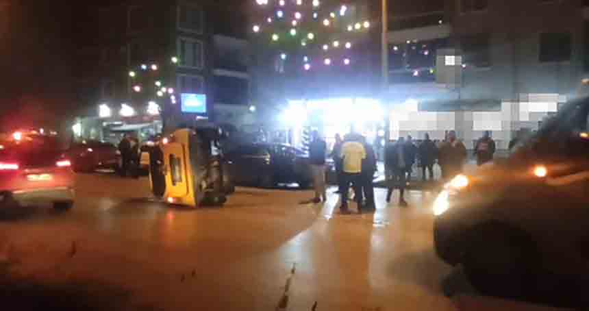 Taksi Park Halindeki Araca Çarptı (2)