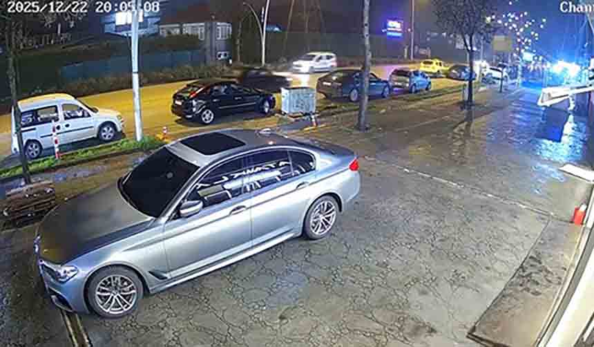 Taksi Park Halindeki Araca Çarptı (4)