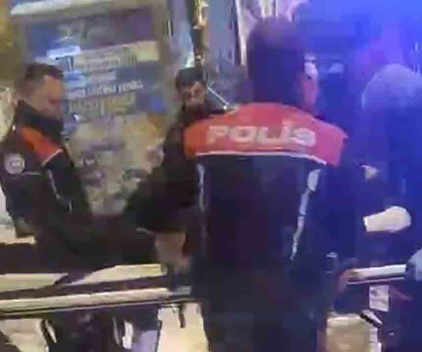 Üç Kızın Bıçaklı Kavgası (2)