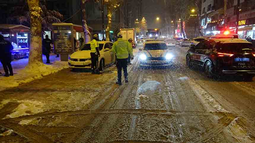 Üç Kızın Bıçaklı Kavgası (6)