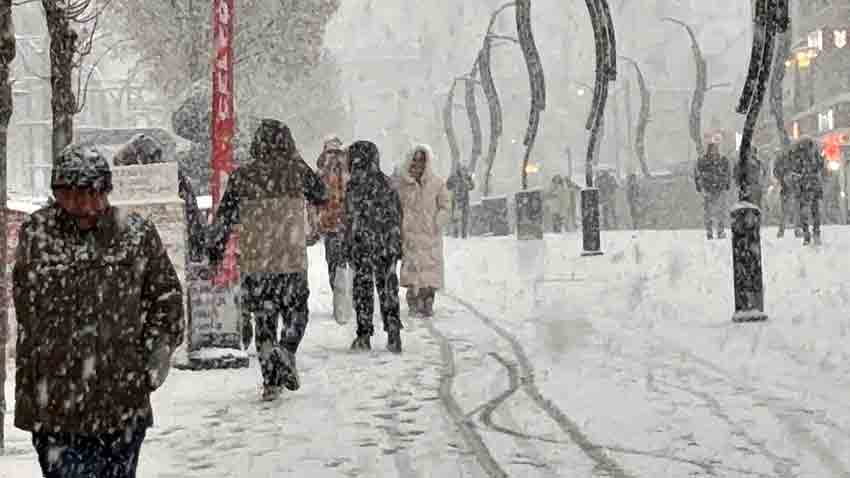 Vali̇li̇kten Yoğun Kar Uyarisi 20 Santi̇mi̇ Aşacak! (1)