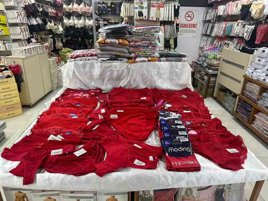 Yılbaşına Özel Kırmızı Iç Çamaşırları (1)