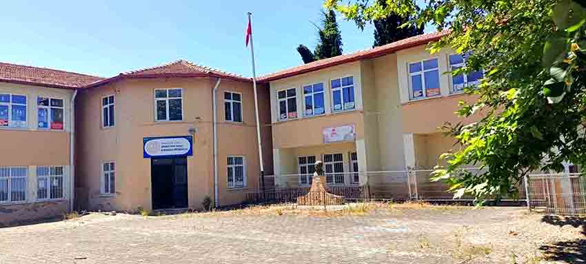 Yıllar Önce Kapısına Kilit Vurulmuştu! İlk Ve Ortaokulu Yıkılıyor1