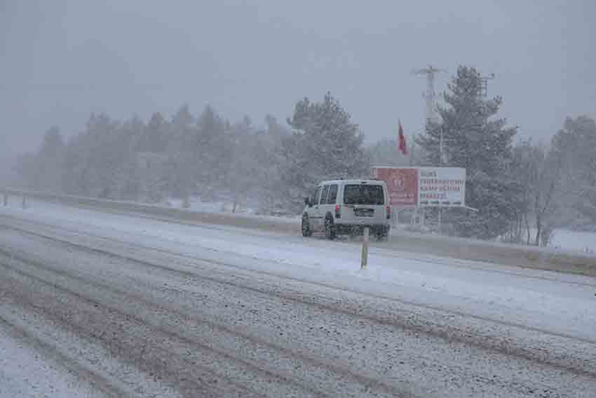 Yoğun Kar Kastamonu’yu Etkisi Altına Aldı 202 Köy Yolu Kapandı (2)