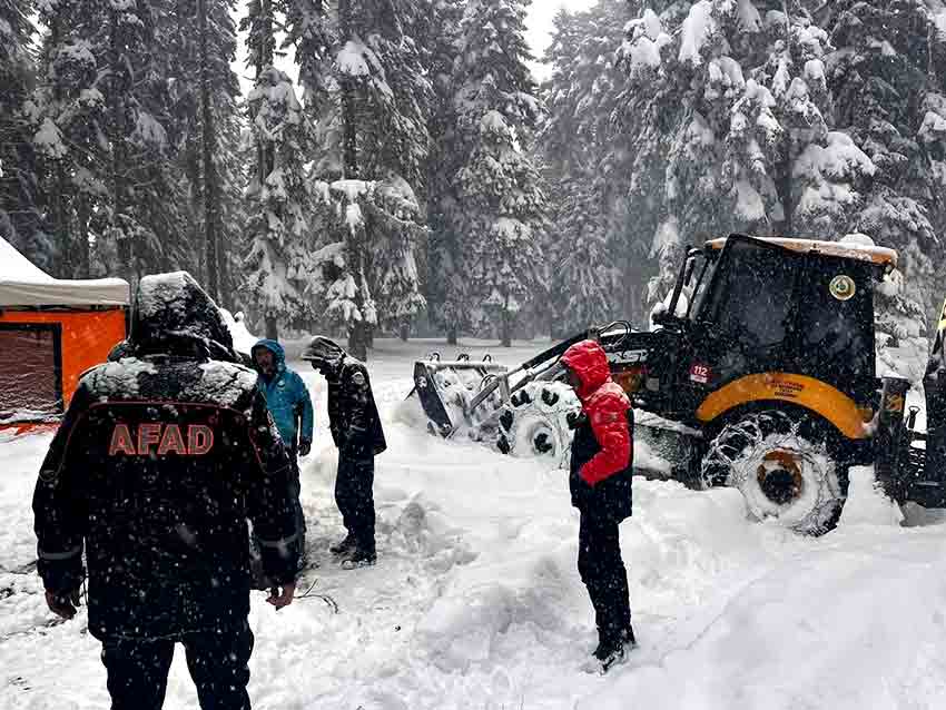 Yoğun Kar Yağışında Mahsur Kaldılar 7 Kişi A F A D Tarafından Kurtarıldı (2)