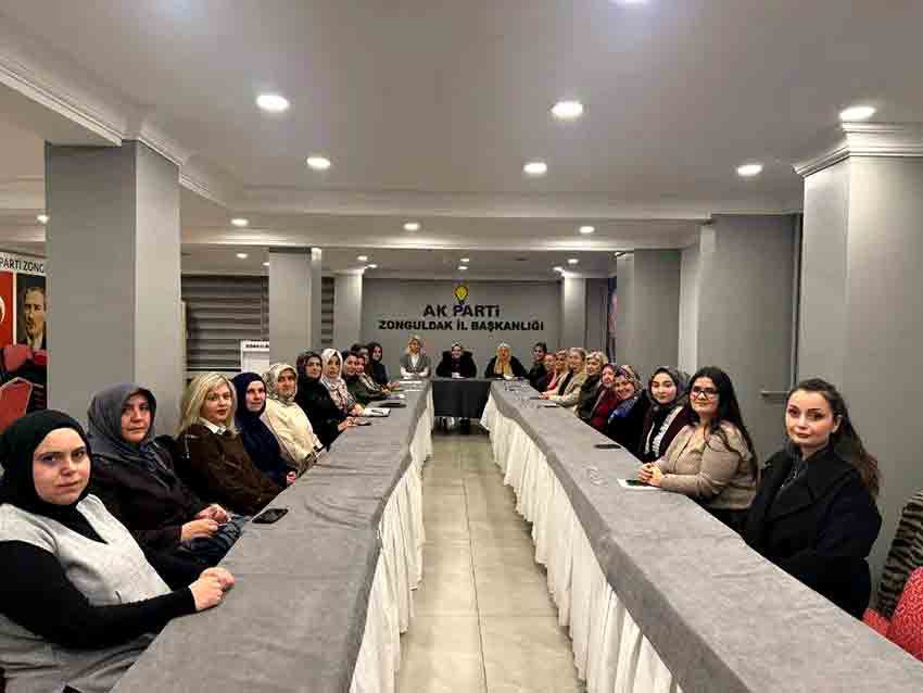 A K Parti İl Kadın Kolları Toplandı Düzenledi (1)