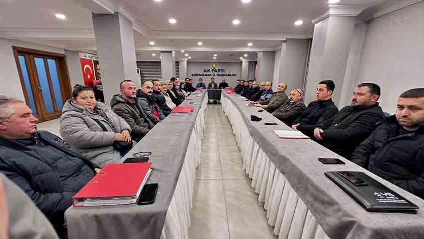 A K Parti Merkez İlçe Yönetimi Toplandı (1)