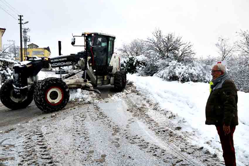 Başkan Posbıyık, Karla Mücadele Çalışmalarını Sahada Denetledi (3)