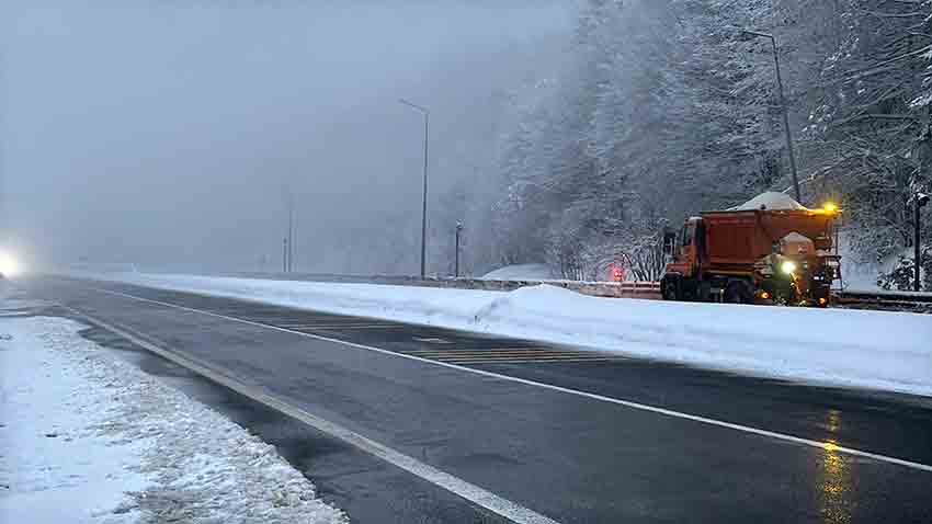 Bolu Dağı’nda Kar Ve Sis Sürücüleri Zorladı (2)