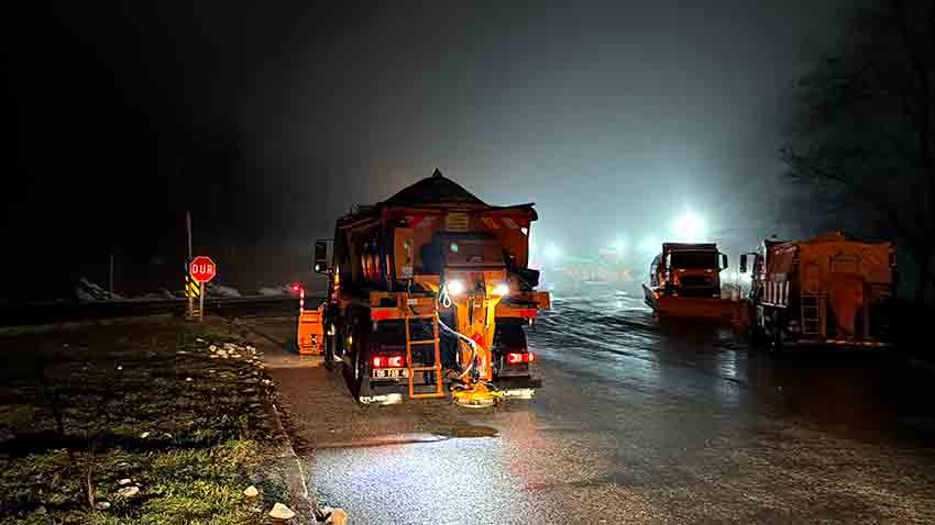 Bolu Dağı’nda Sis Ve Sağanak Yağış Etkili Karayolları Ekipleri Teyakkuzda (3)